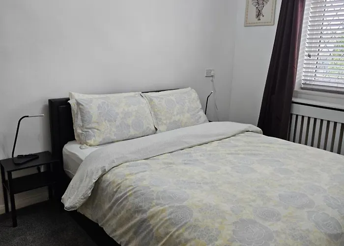Entire Rental, Easy Reach To Etihad Stadium
