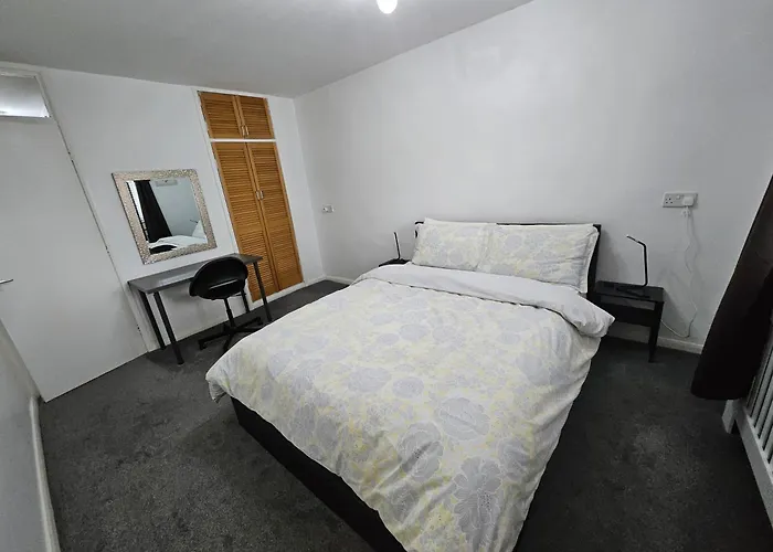 Entire Rental, Easy Reach To Etihad Stadium